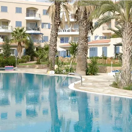 Kings Palace - Stylish 2 Bed With Sea Views Апартаменти Пафос