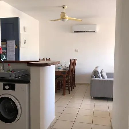 Kings Palace - Stylish 2 Bed With Sea Views Апартаменти *